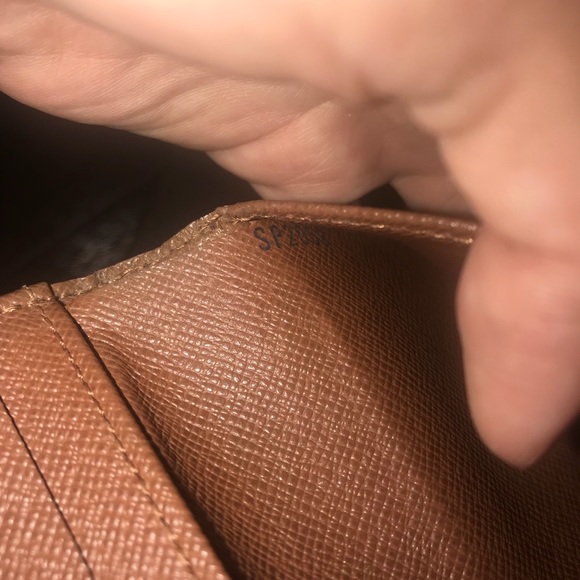 Authentic Louis Vuitton Compact wallet in Monogram - Picture 4 of 8